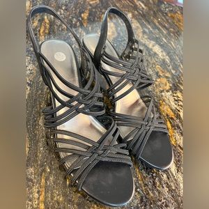 Dress Barn ‘Ellie’ strappy sandal size 9
